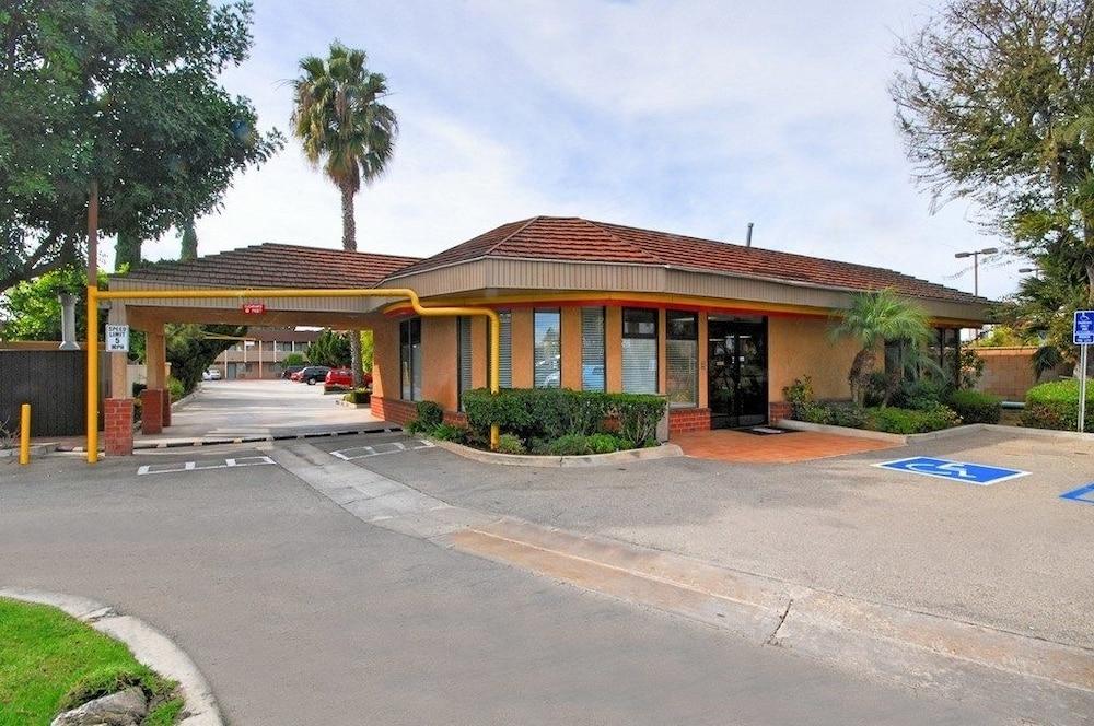 Costa Mesa Inn - Newport Beach Area מראה חיצוני תמונה