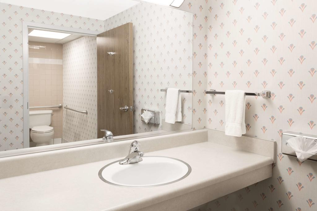 Costa Mesa Inn - Newport Beach Area מראה חיצוני תמונה