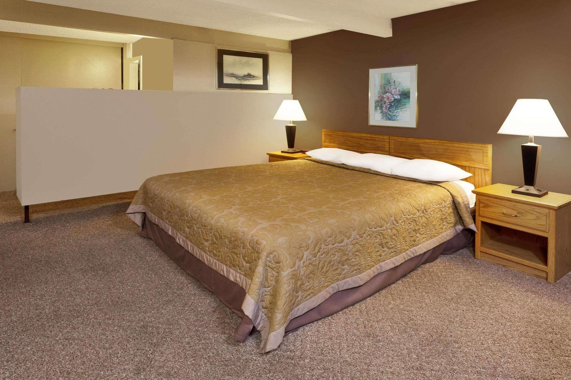 Costa Mesa Inn - Newport Beach Area מראה חיצוני תמונה