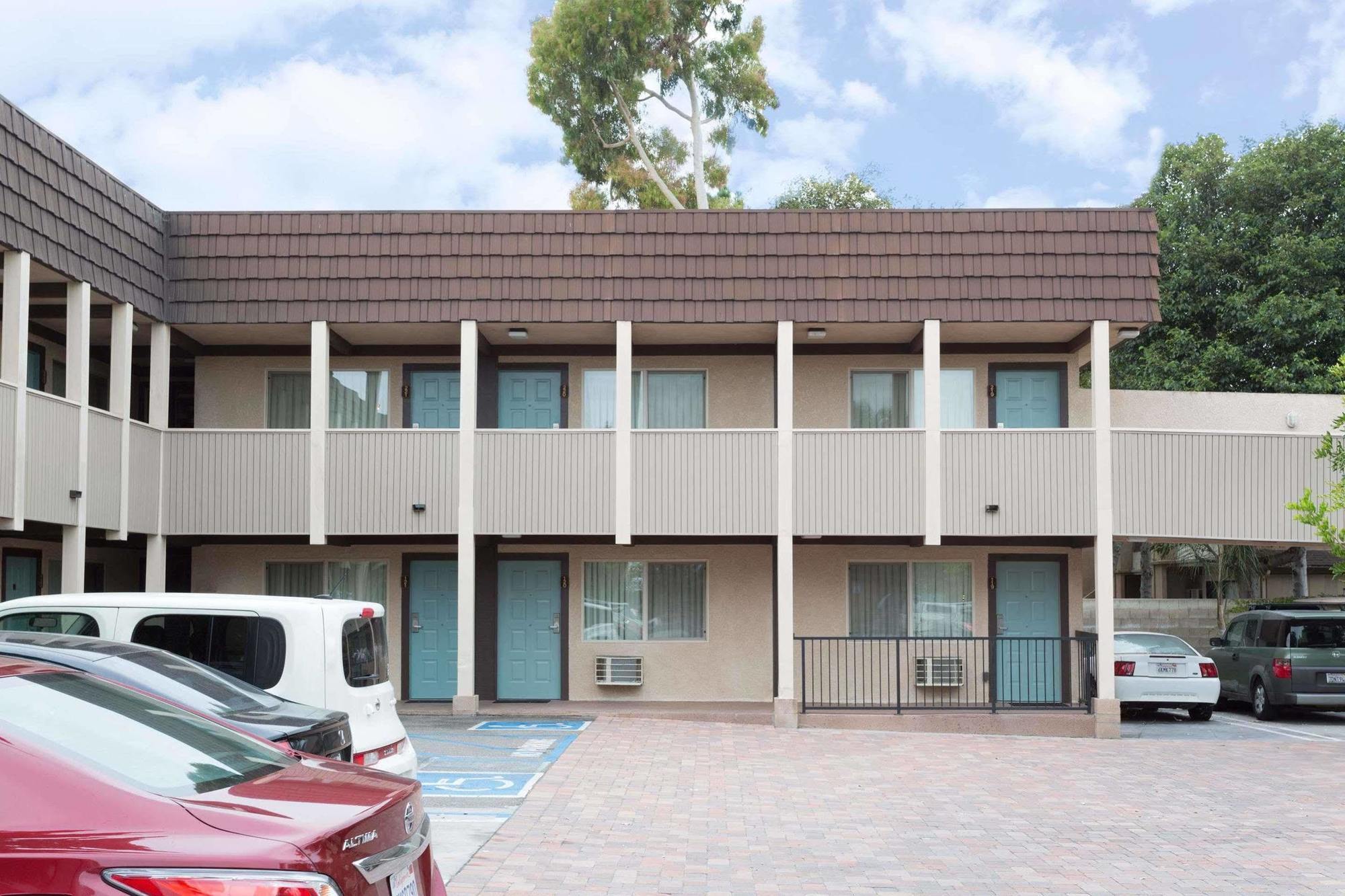 Costa Mesa Inn - Newport Beach Area מראה חיצוני תמונה