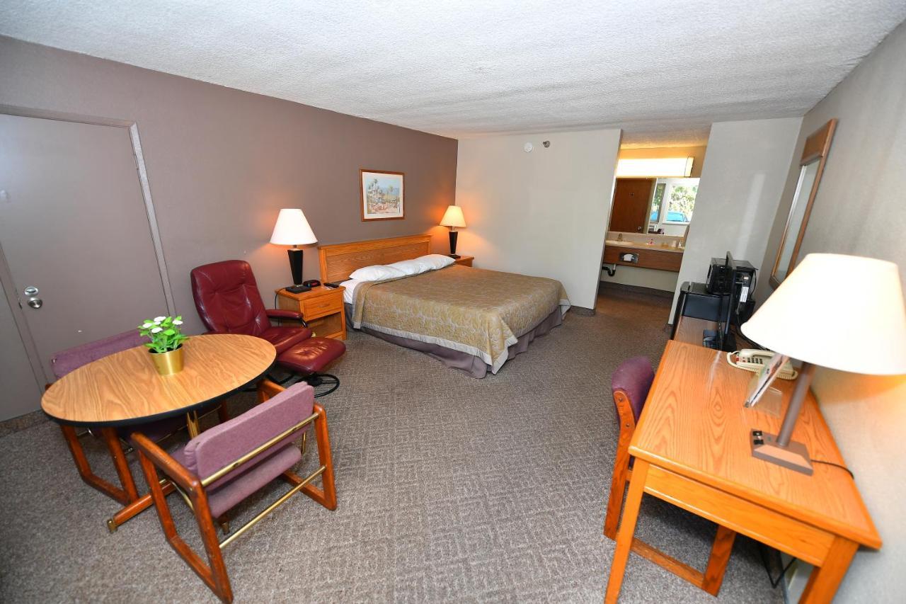 Costa Mesa Inn - Newport Beach Area מראה חיצוני תמונה